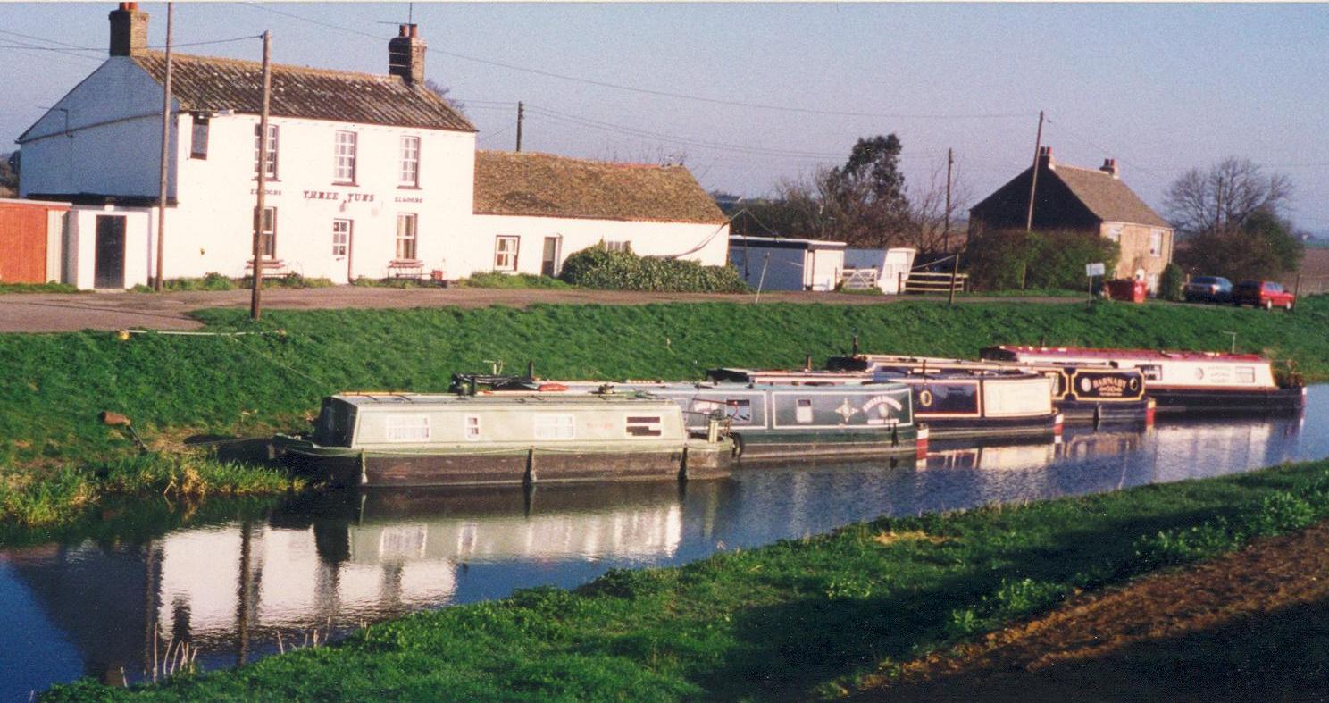 5 boats moored at Three Tuns on 29th March 1997