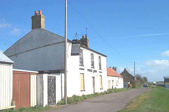 The Tuns in 2002, boarded up
